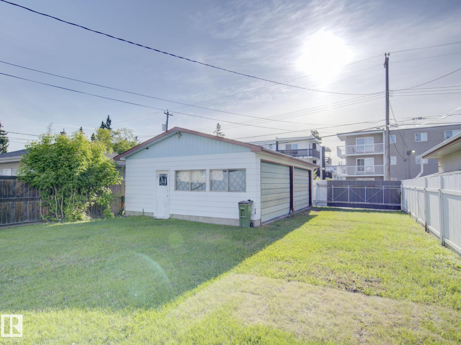 9909 157 ST NW - 25