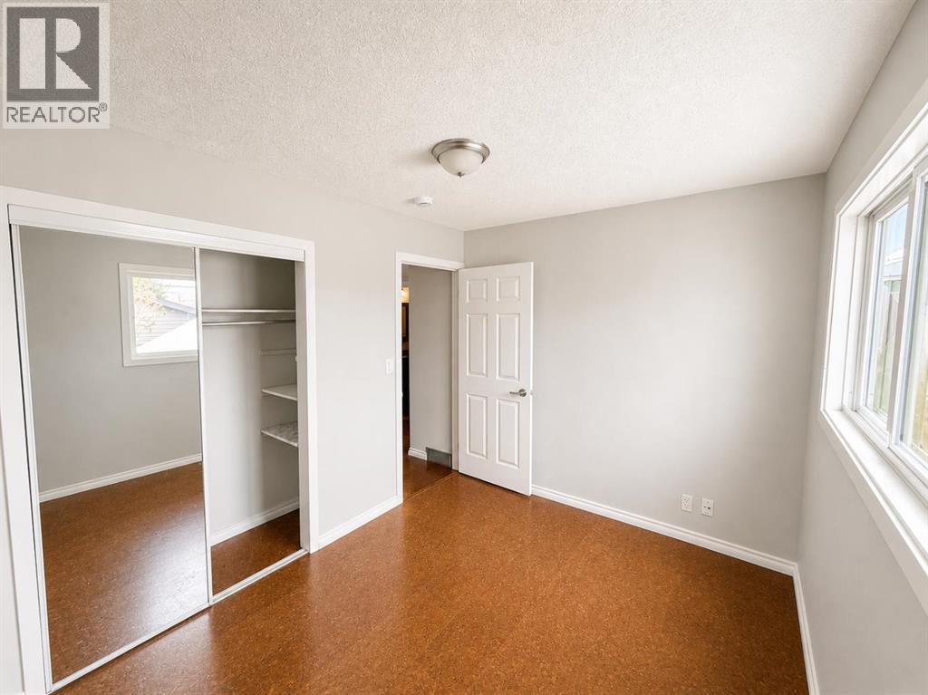 422 40 Street NE - 8