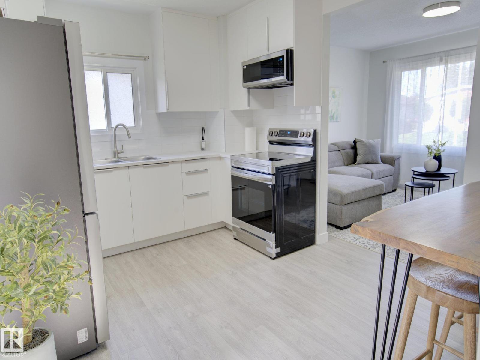 9909 157 ST NW - 12