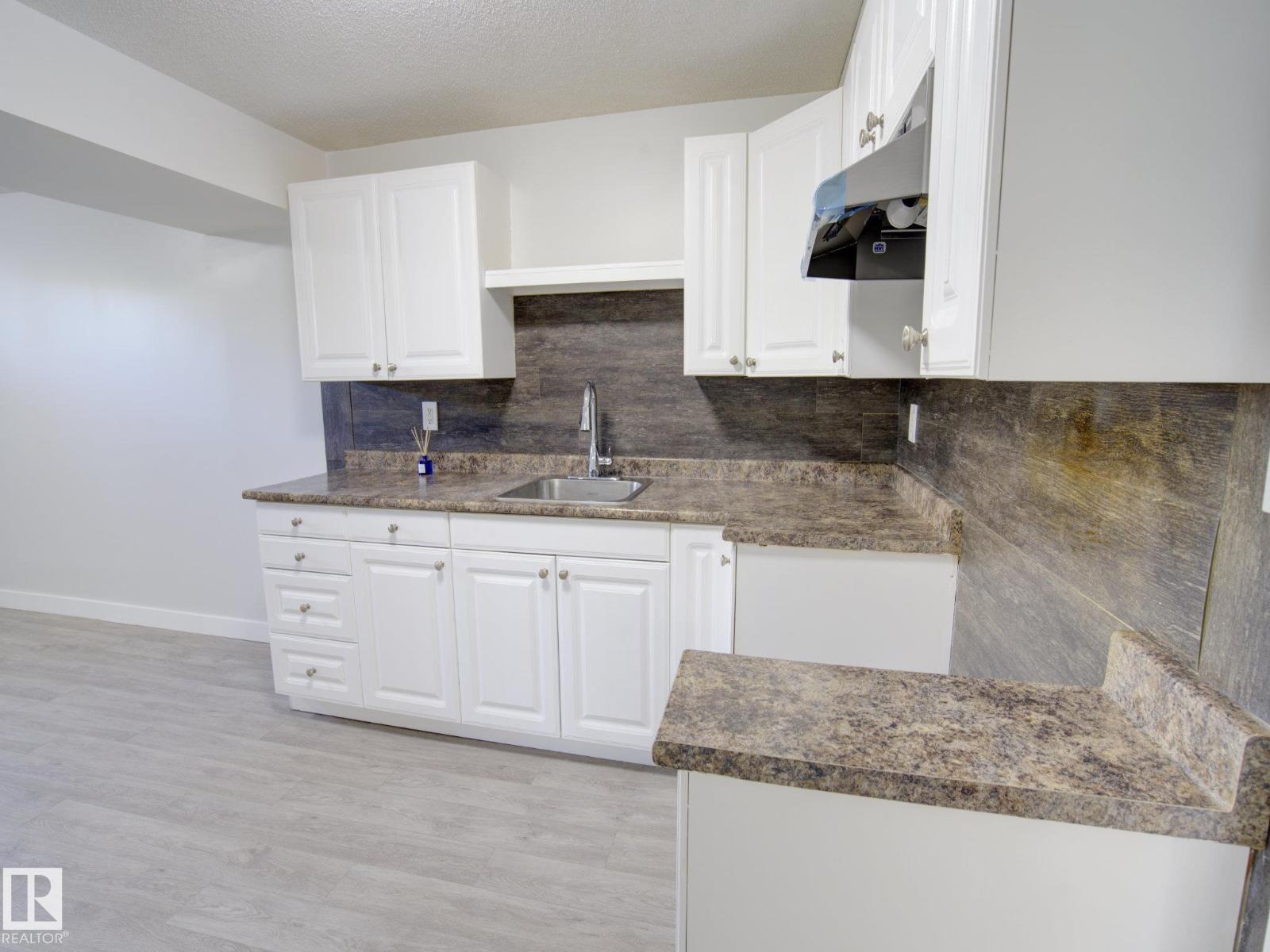 9909 157 ST NW - 21