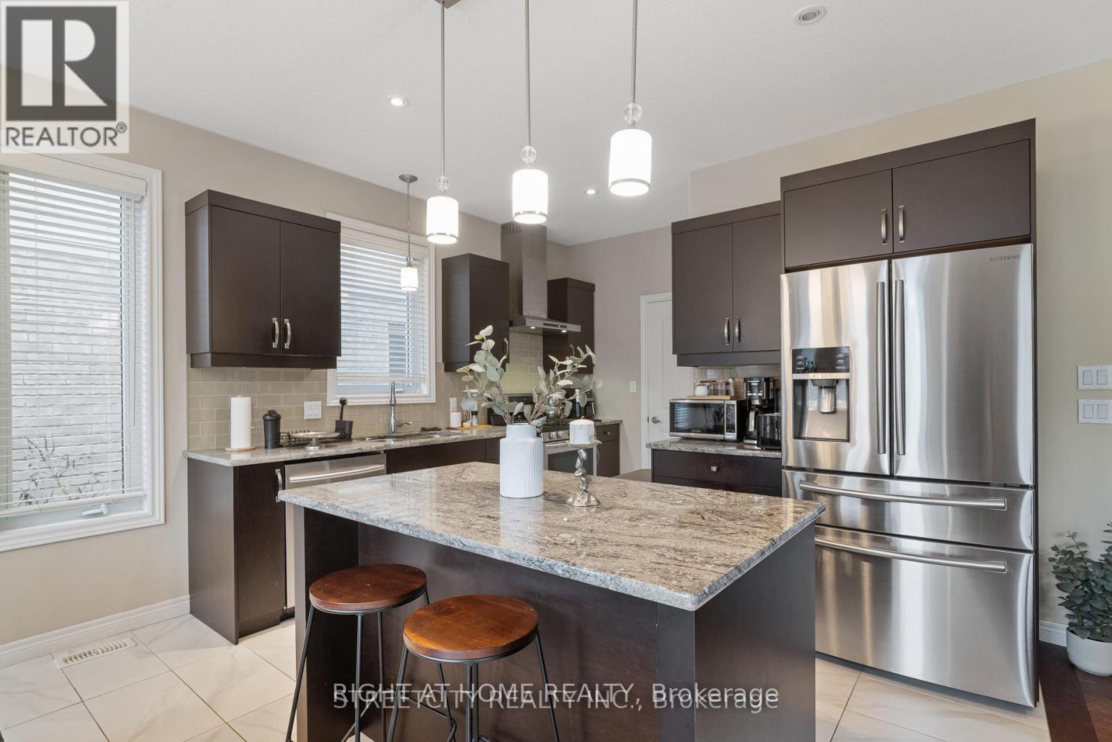 402 TANSBURY STREET N - 12