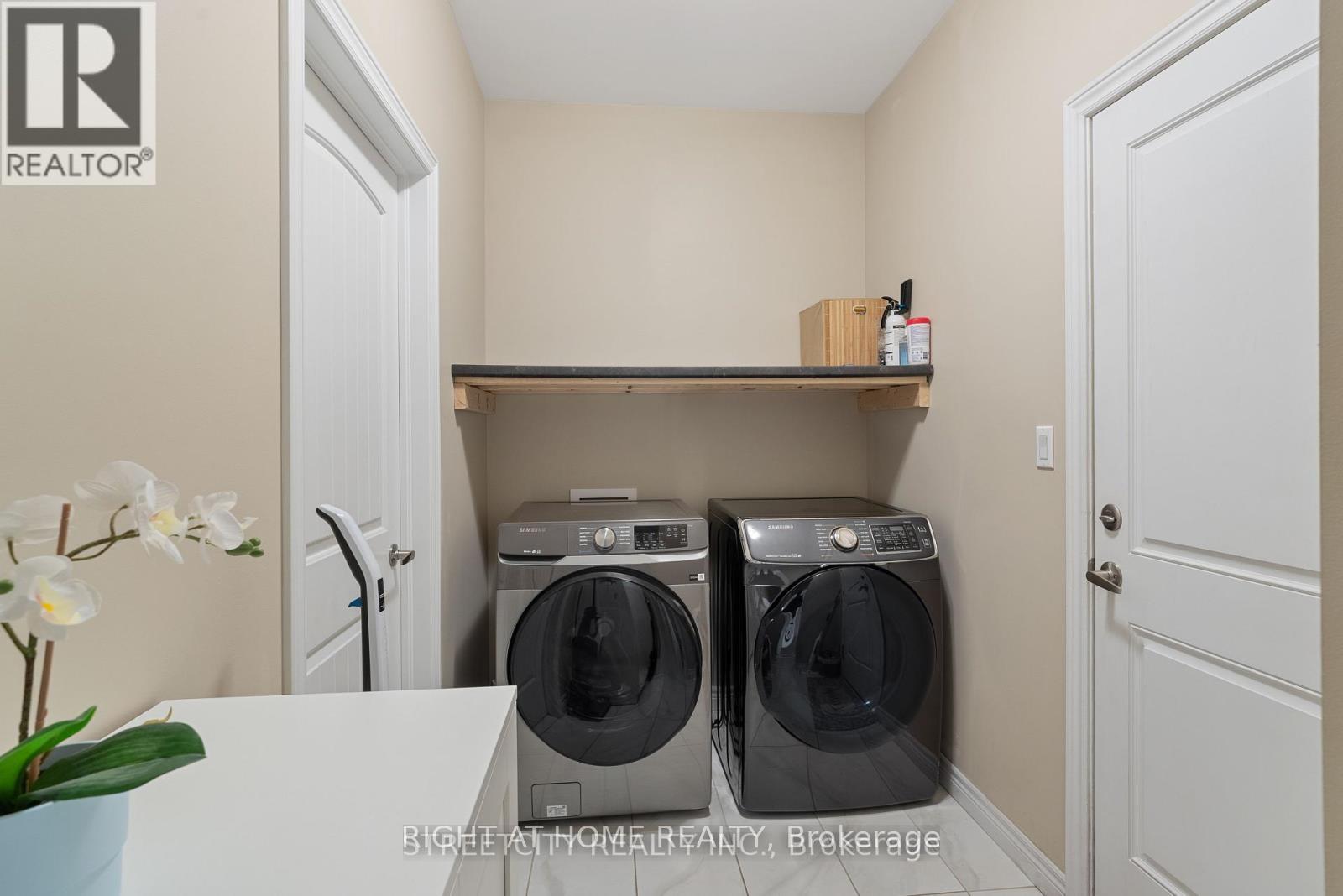 402 TANSBURY STREET N - 20