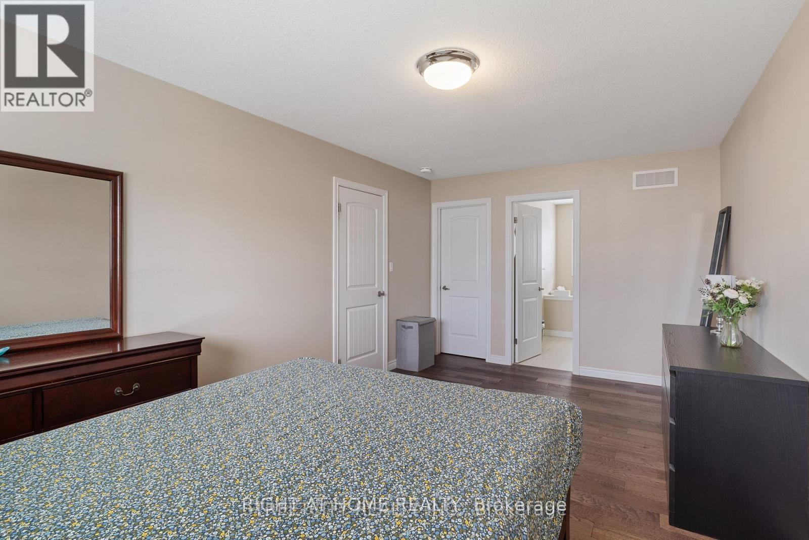 402 TANSBURY STREET N - 23