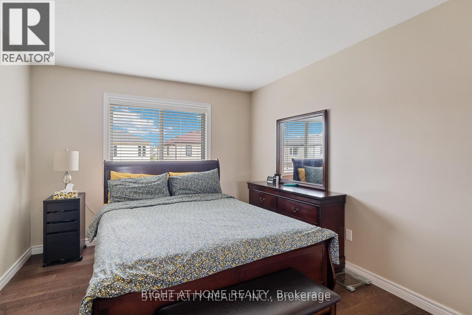 402 TANSBURY STREET N - 24
