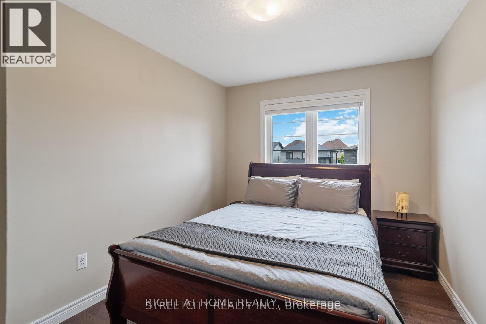 402 TANSBURY STREET N - 27