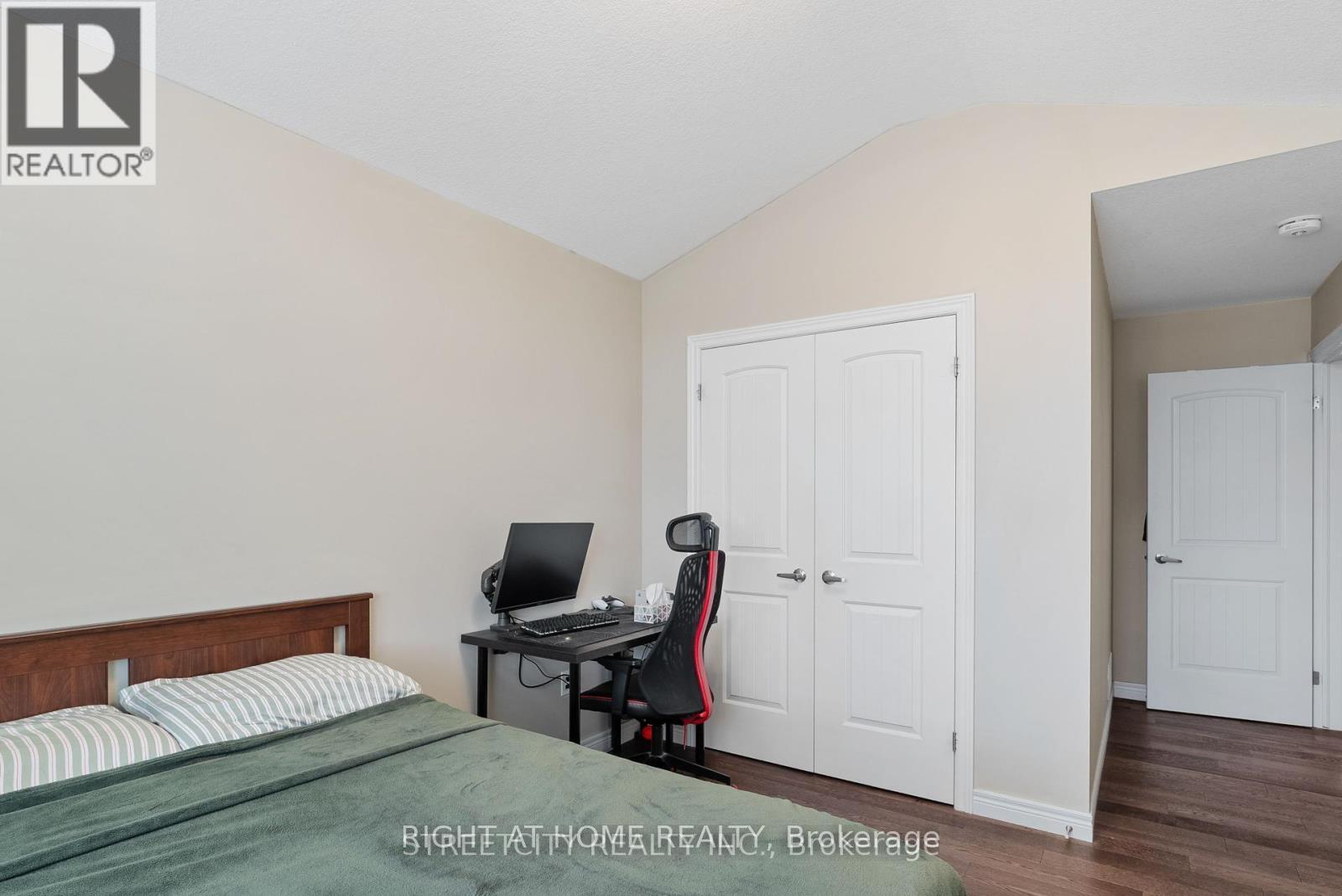 402 TANSBURY STREET N - 30