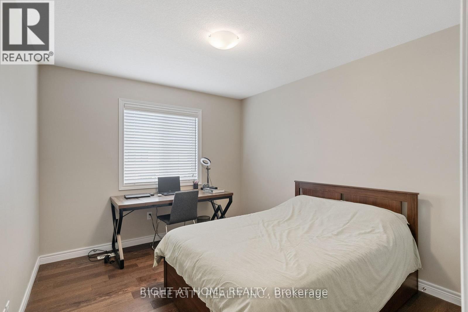 402 TANSBURY STREET N - 32
