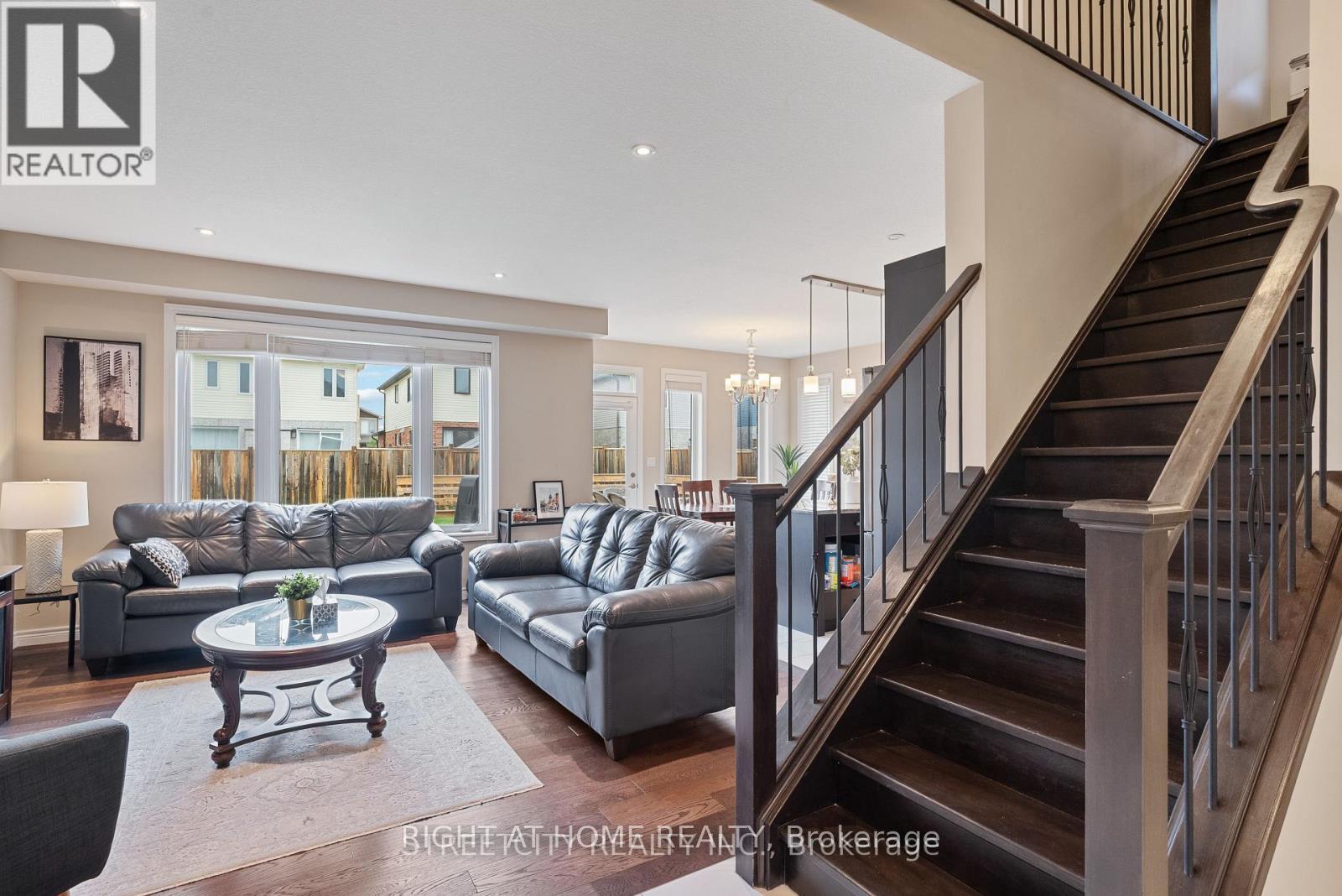 402 TANSBURY STREET N - 6