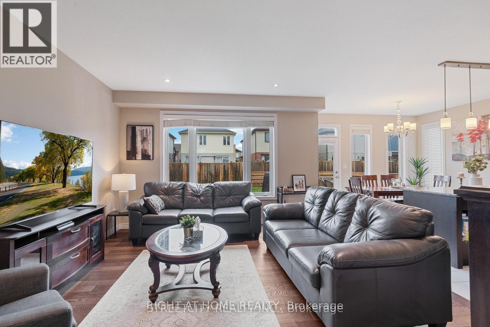 402 TANSBURY STREET N - 7