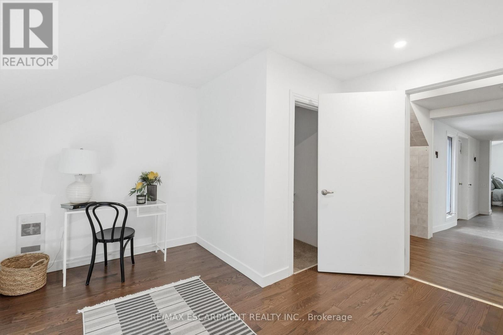 35 CHATHAM STREET - 23