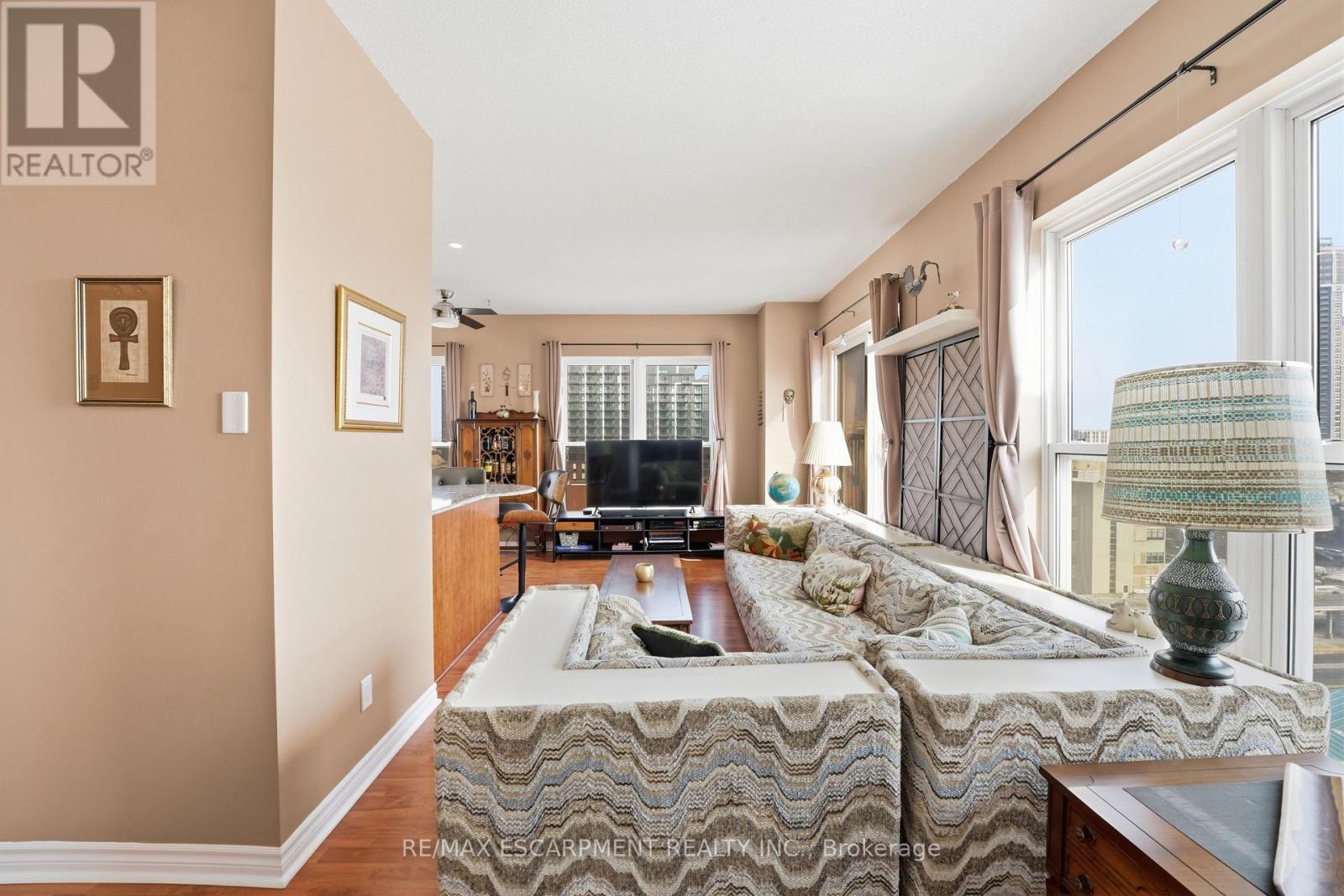 #802 135 JAMES STREET S - 12