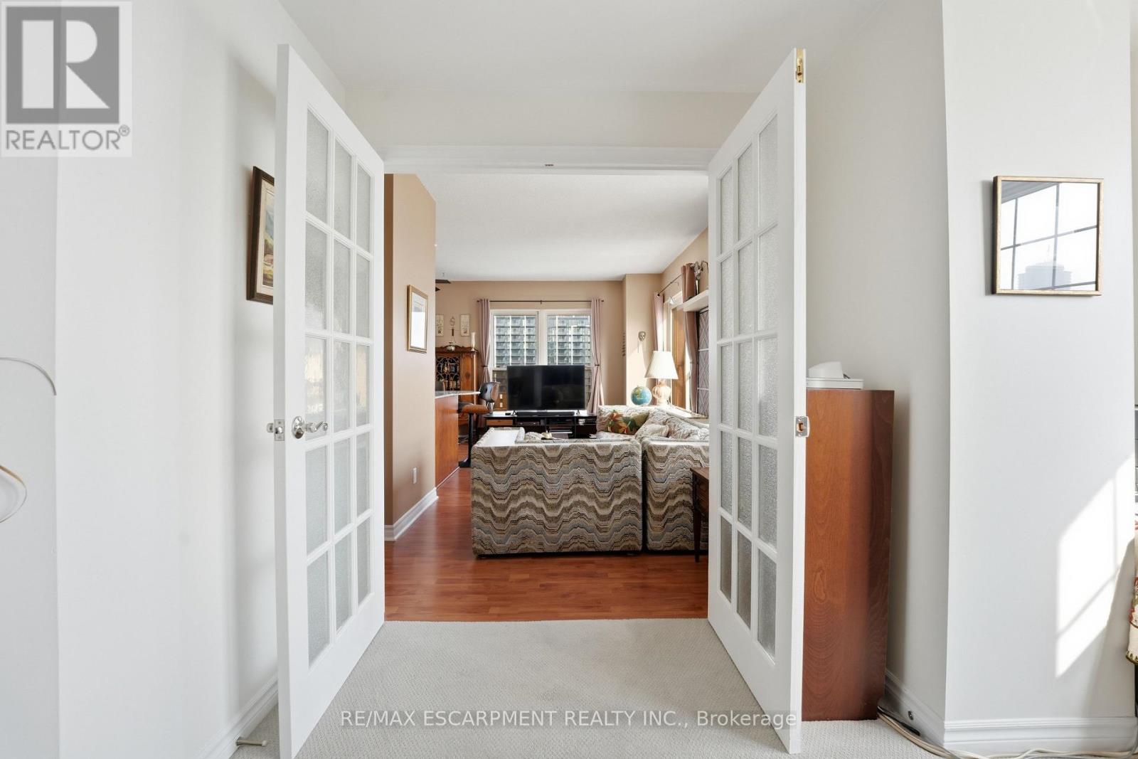 #802 135 JAMES STREET S - 14
