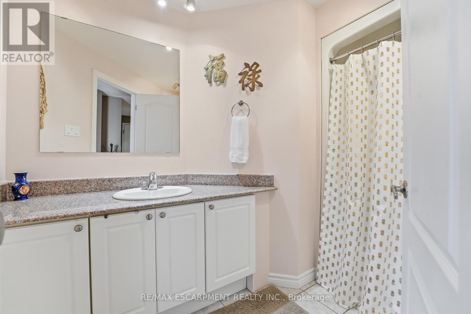 #802 135 JAMES STREET S - 16