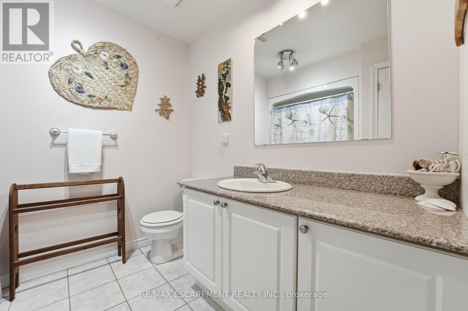 #802 135 JAMES STREET S - 18