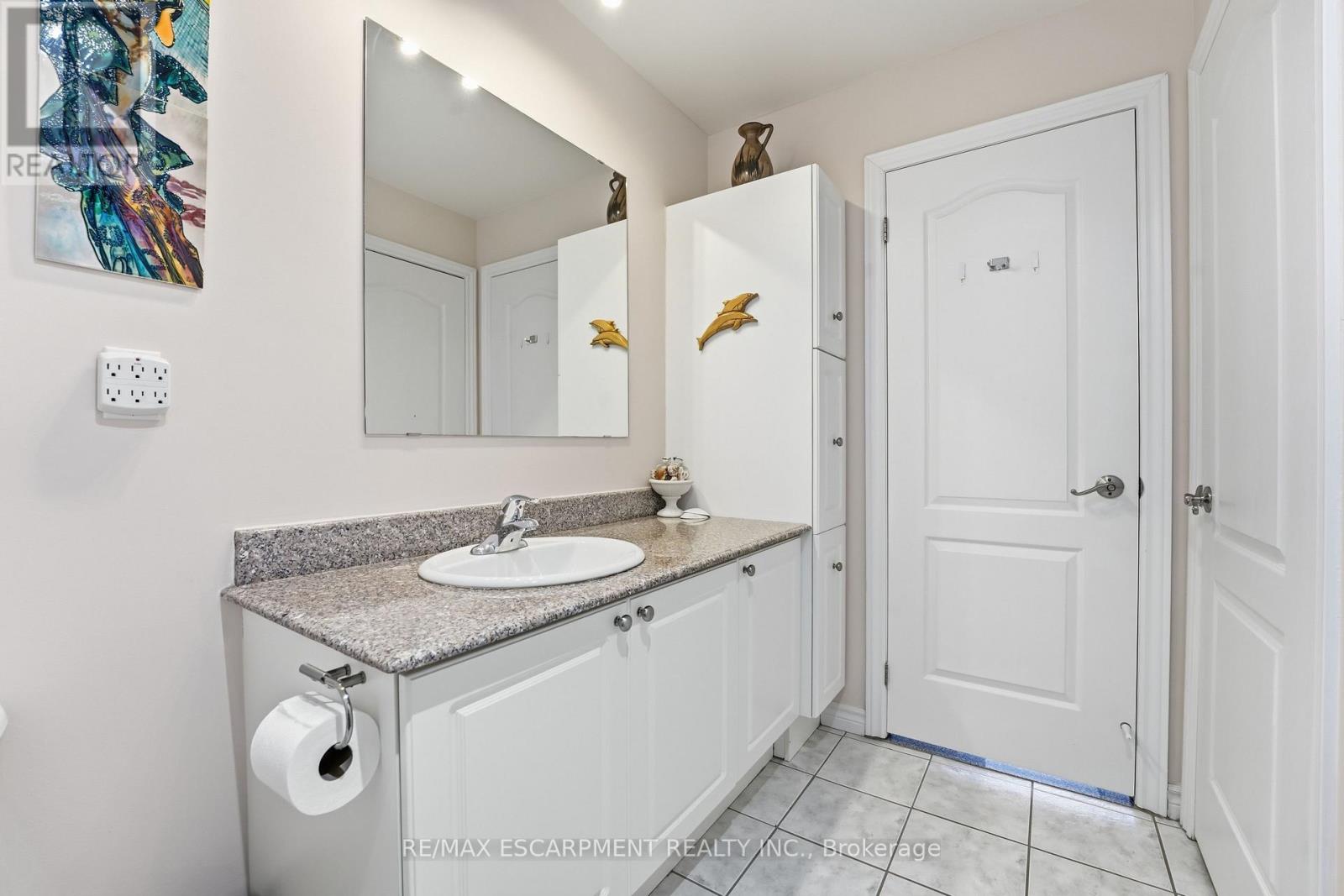 #802 135 JAMES STREET S - 19