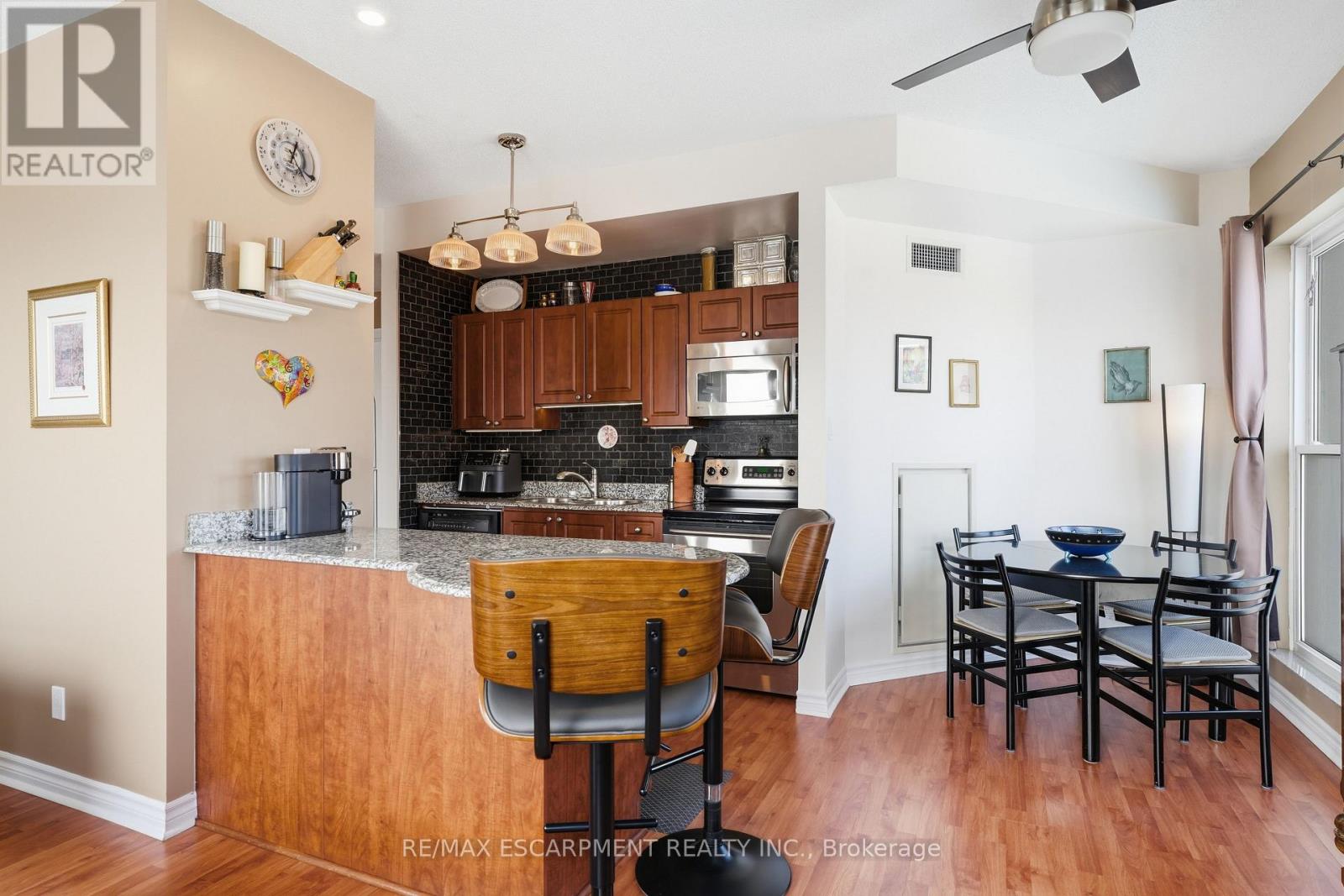 #802 135 JAMES STREET S - 8