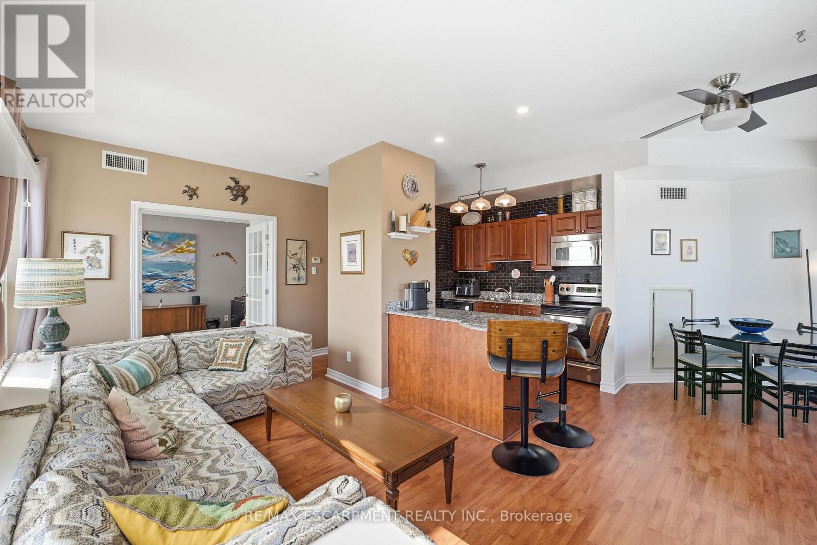 #802 135 JAMES STREET S - 9