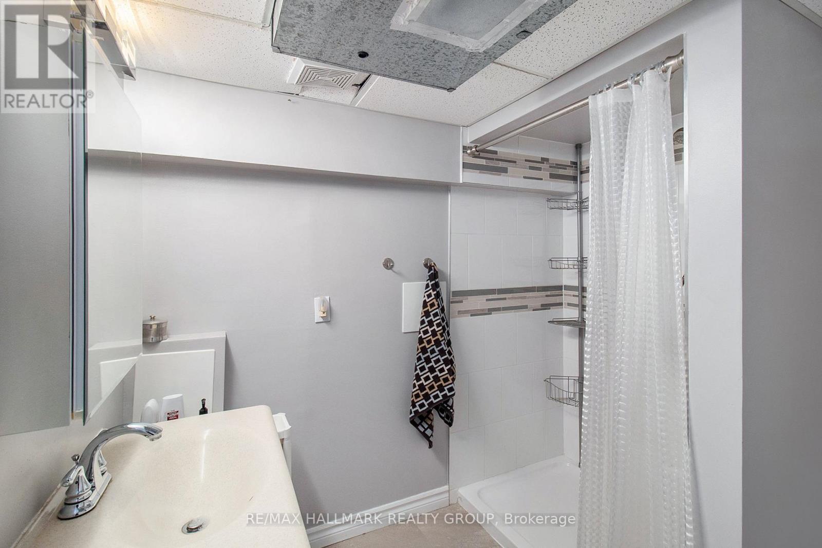 99 DAGMAR AVENUE - 24
