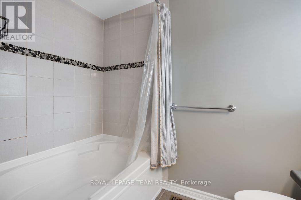 406 PILLETT STREET - 26