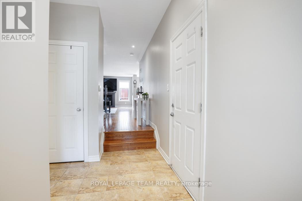 406 PILLETT STREET - 4