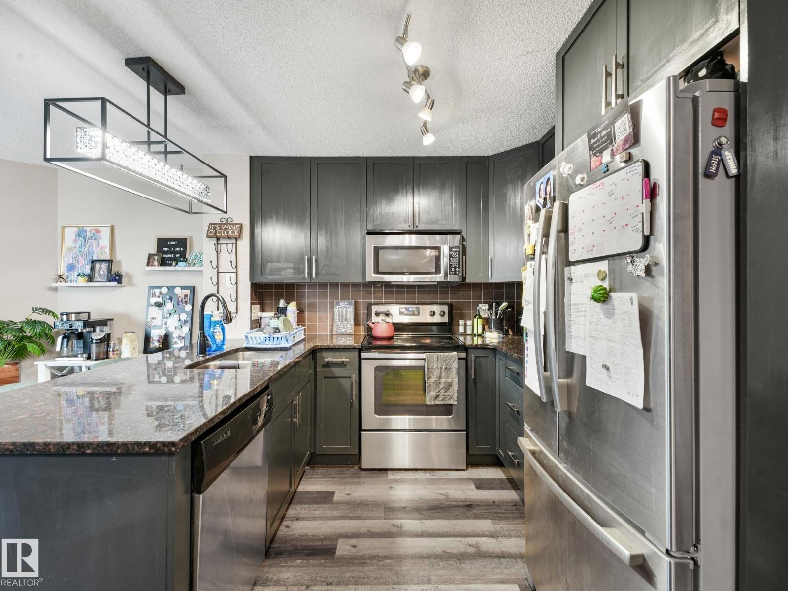 #214 2204 44 AV NW - 15