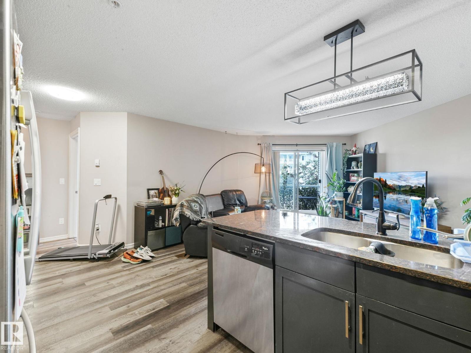 #214 2204 44 AV NW - 17