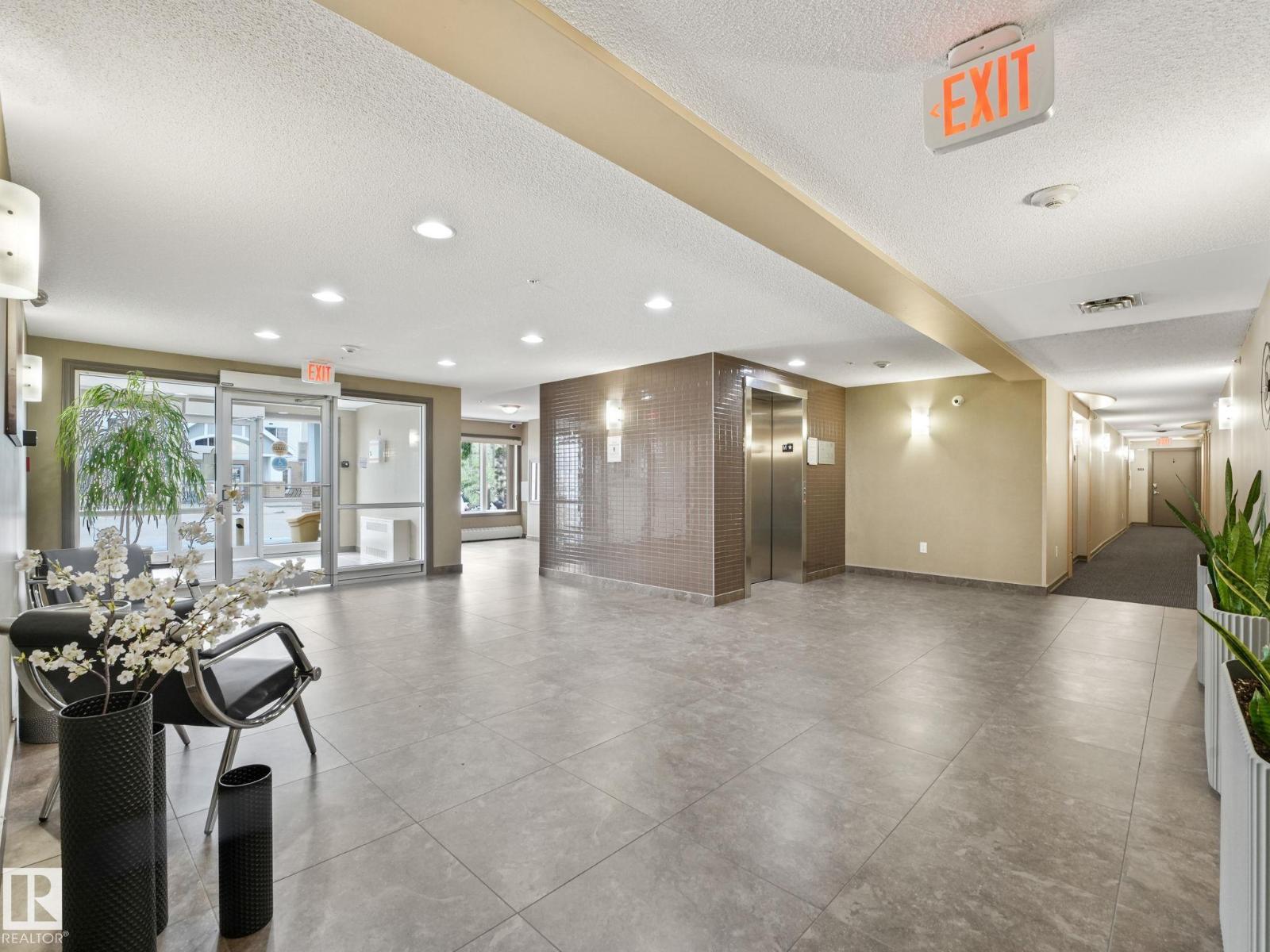 #214 2204 44 AV NW - 3