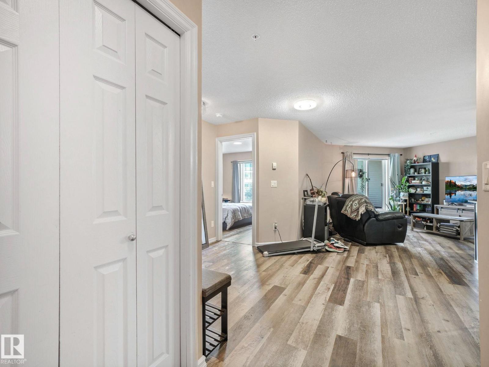 #214 2204 44 AV NW - 6