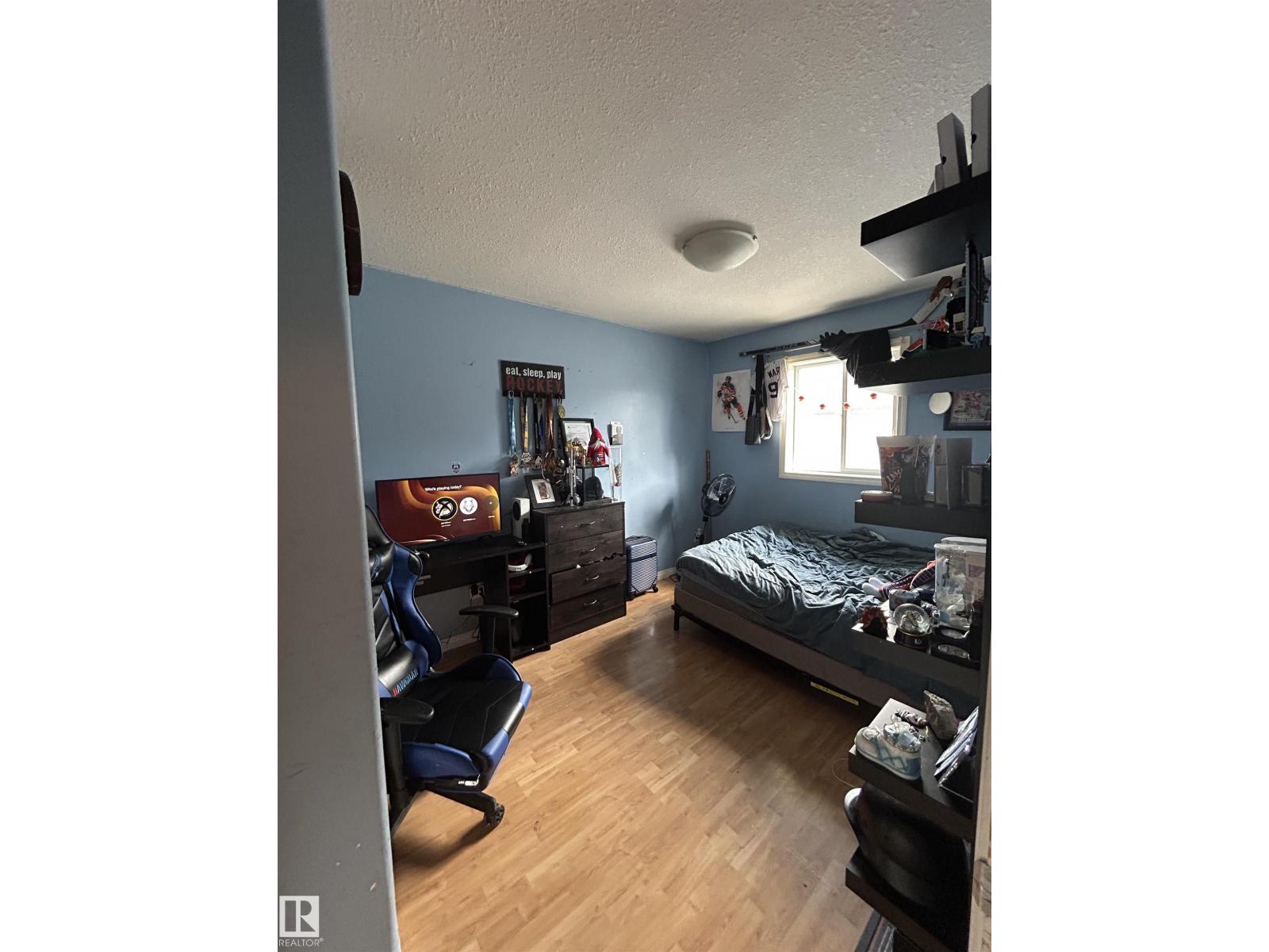 17 WILLOWBY CL - 11