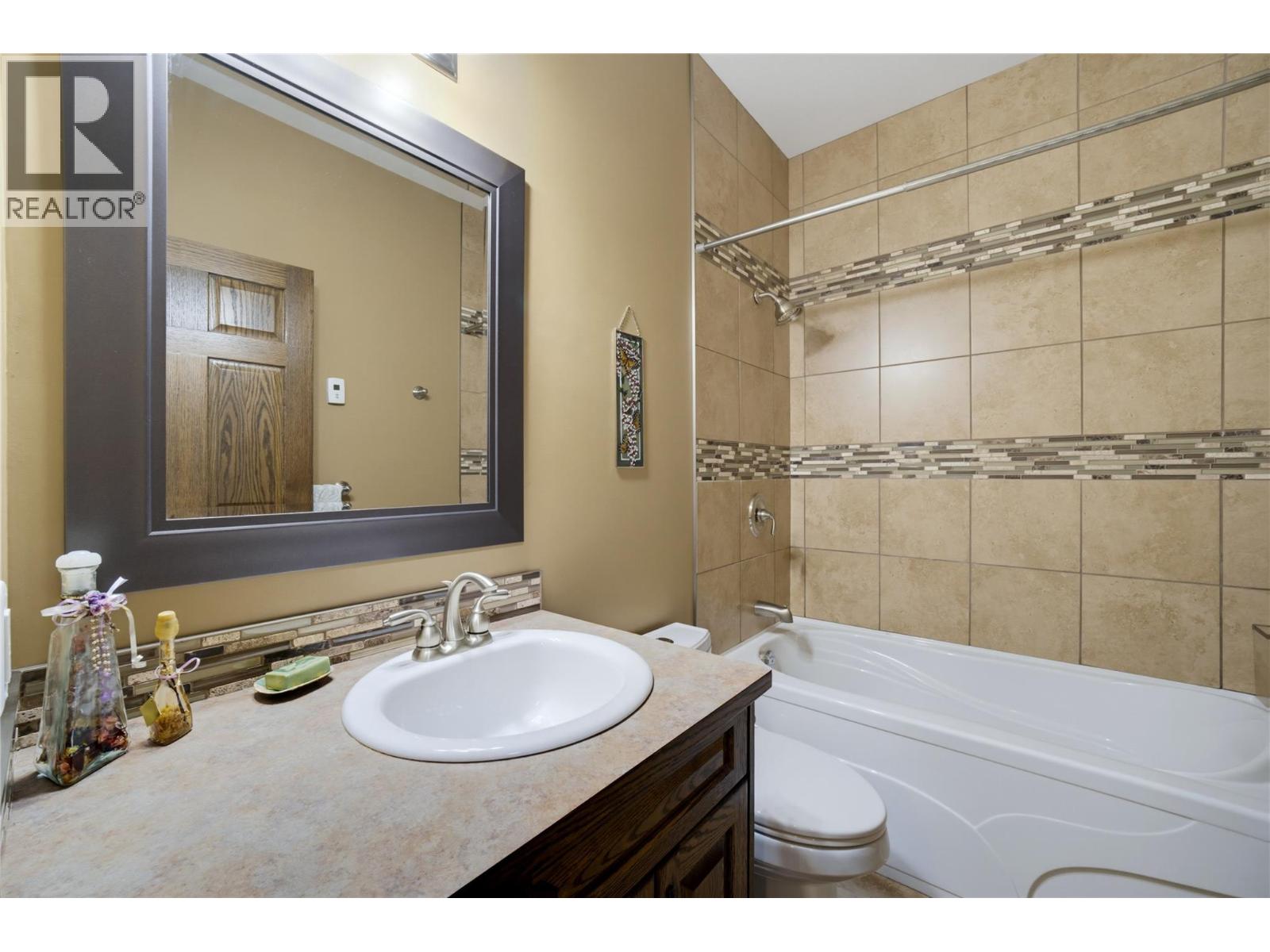 2421 25 Street NE, Salmon Arm