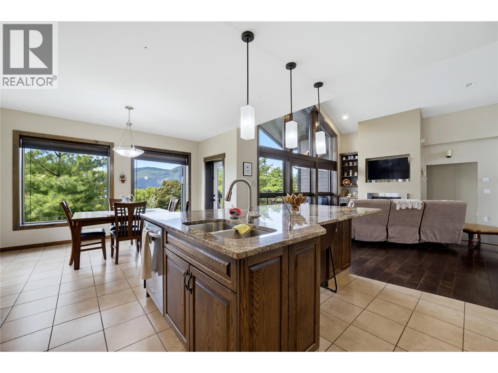2421 25 Street NE, Salmon Arm