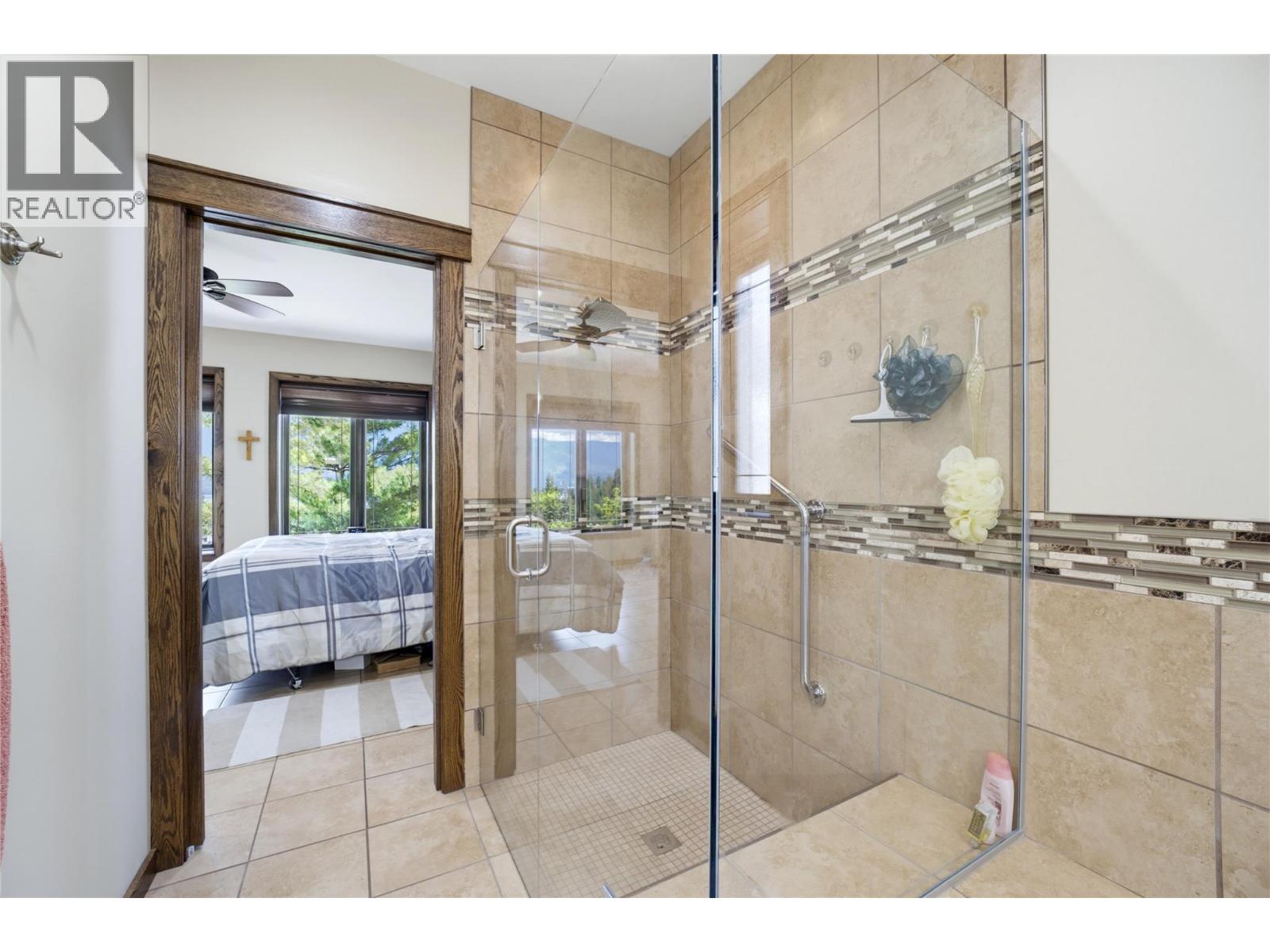 2421 25 Street NE, Salmon Arm