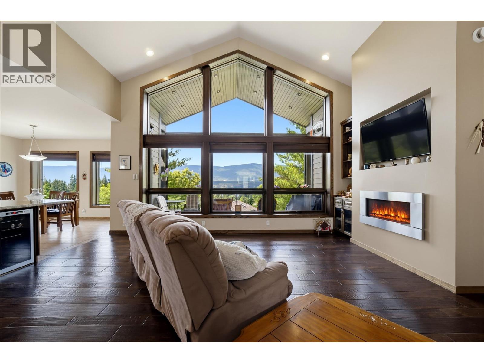 2421 25 Street NE, Salmon Arm