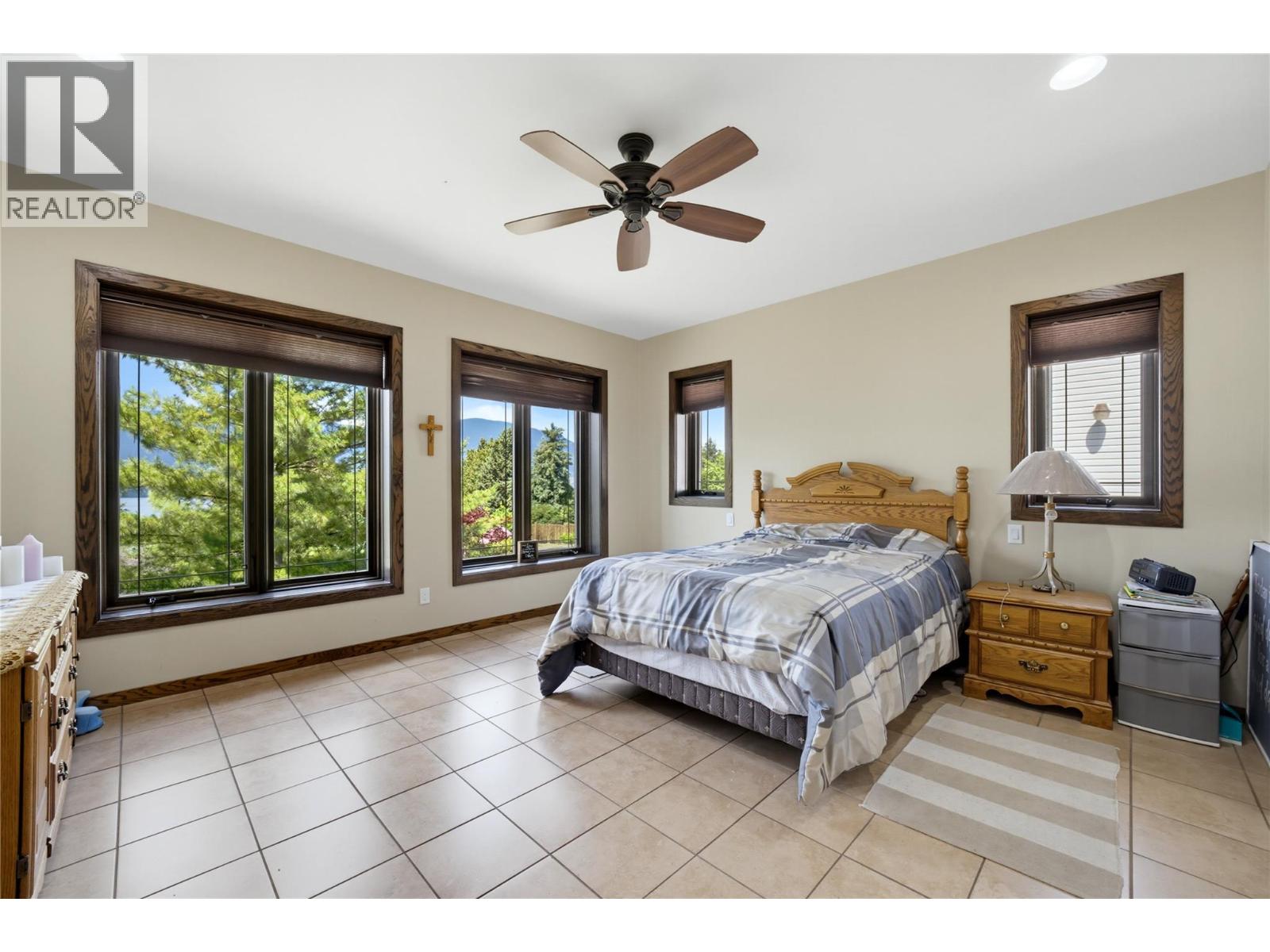 2421 25 Street NE, Salmon Arm