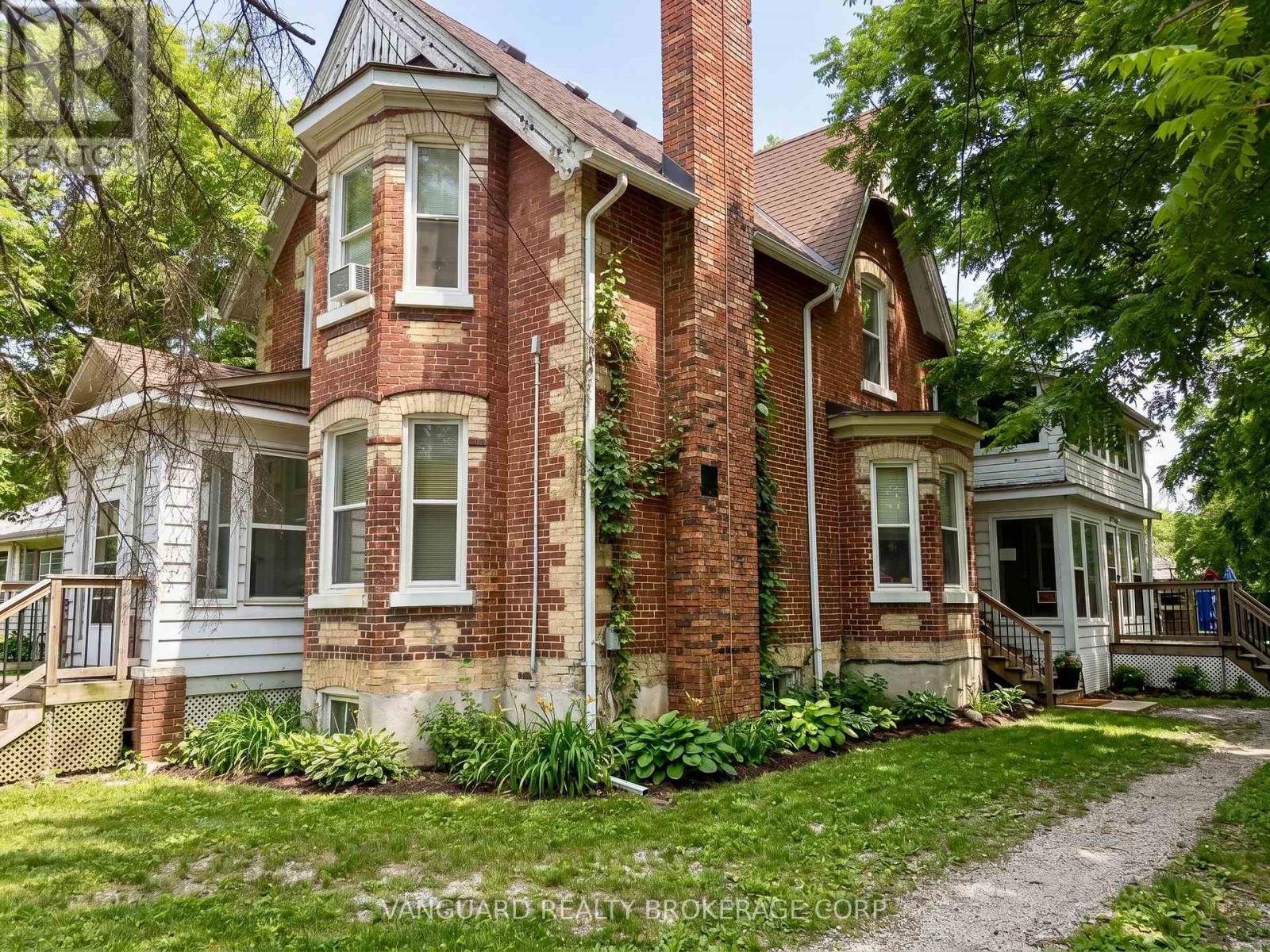 76 WELLINGTON STREET - 1
