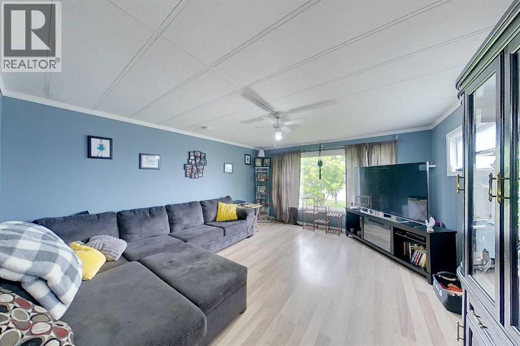 111, 404 6 Avenue NW - 10