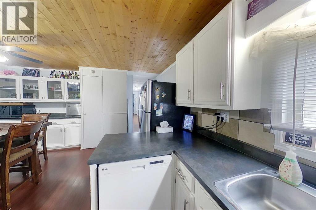 111, 404 6 Avenue NW - 8