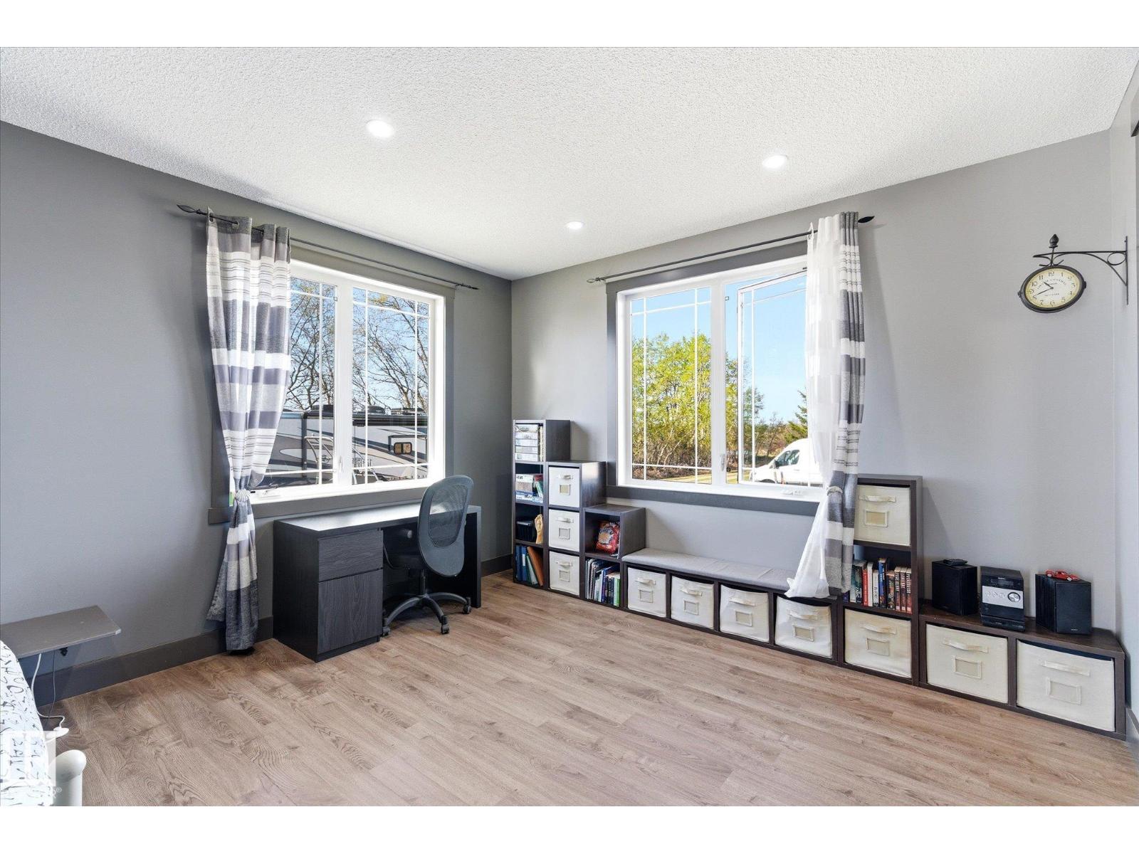 56217 RGE ROAD 242 - 21