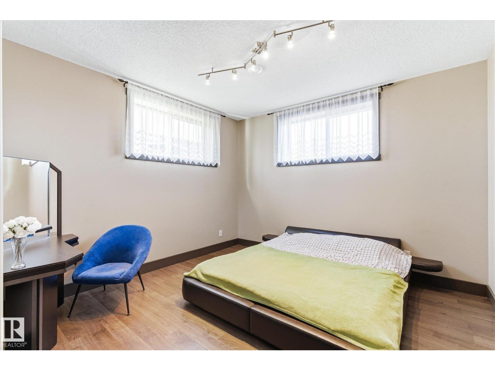 56217 RGE ROAD 242 - 34