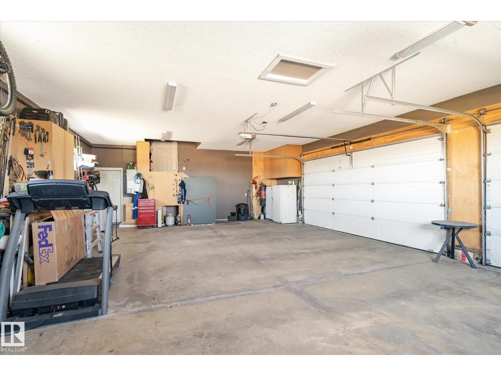 56217 RGE ROAD 242 - 43