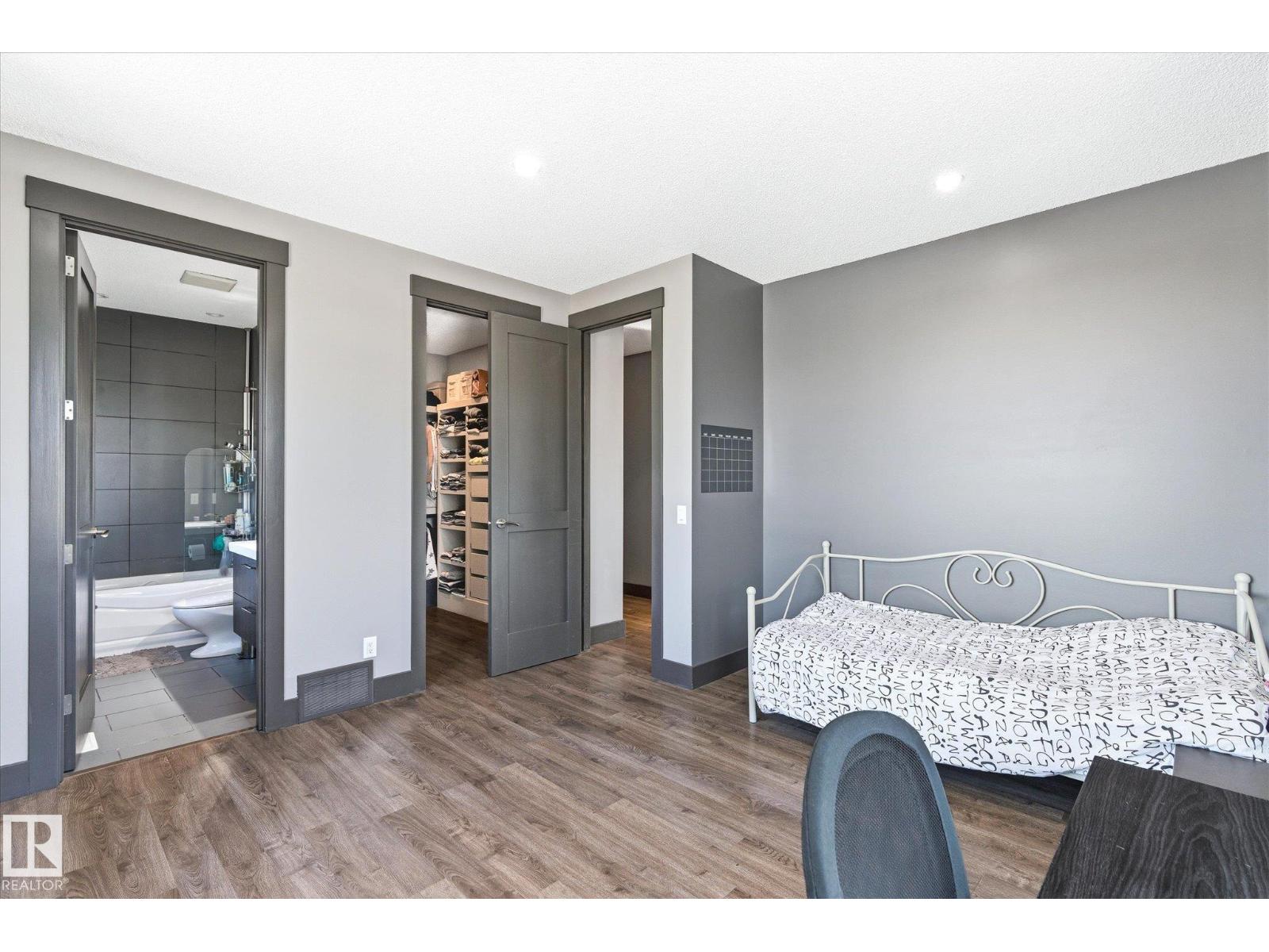 56217 RGE ROAD 242 - 22