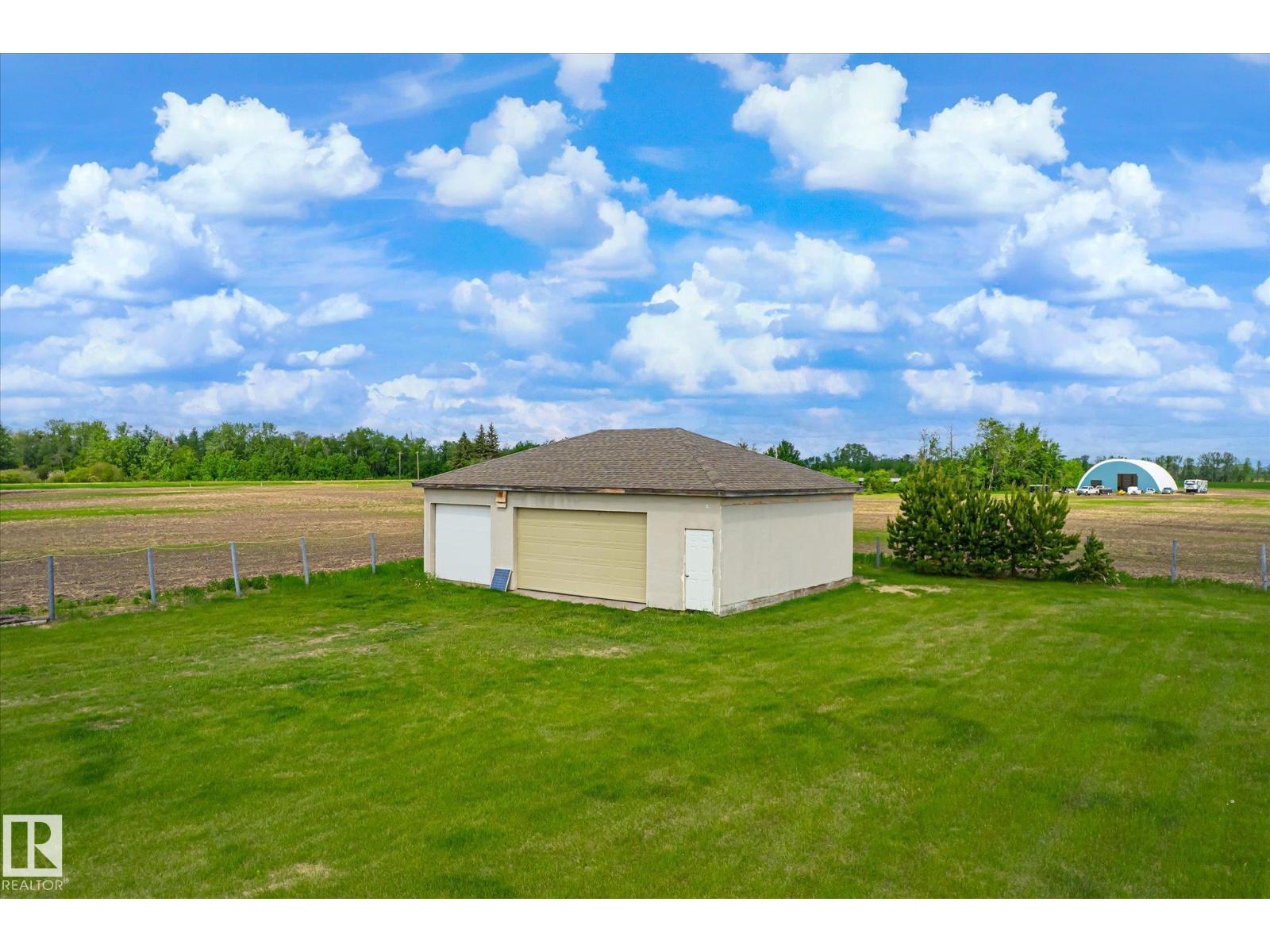 56217 RGE ROAD 242 - 51