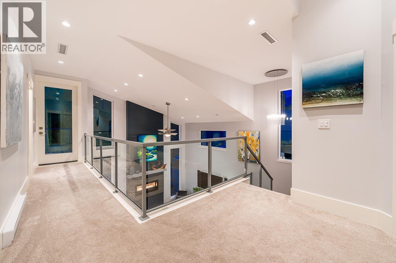 30 3295 SUNNYSIDE ROAD, Anmore