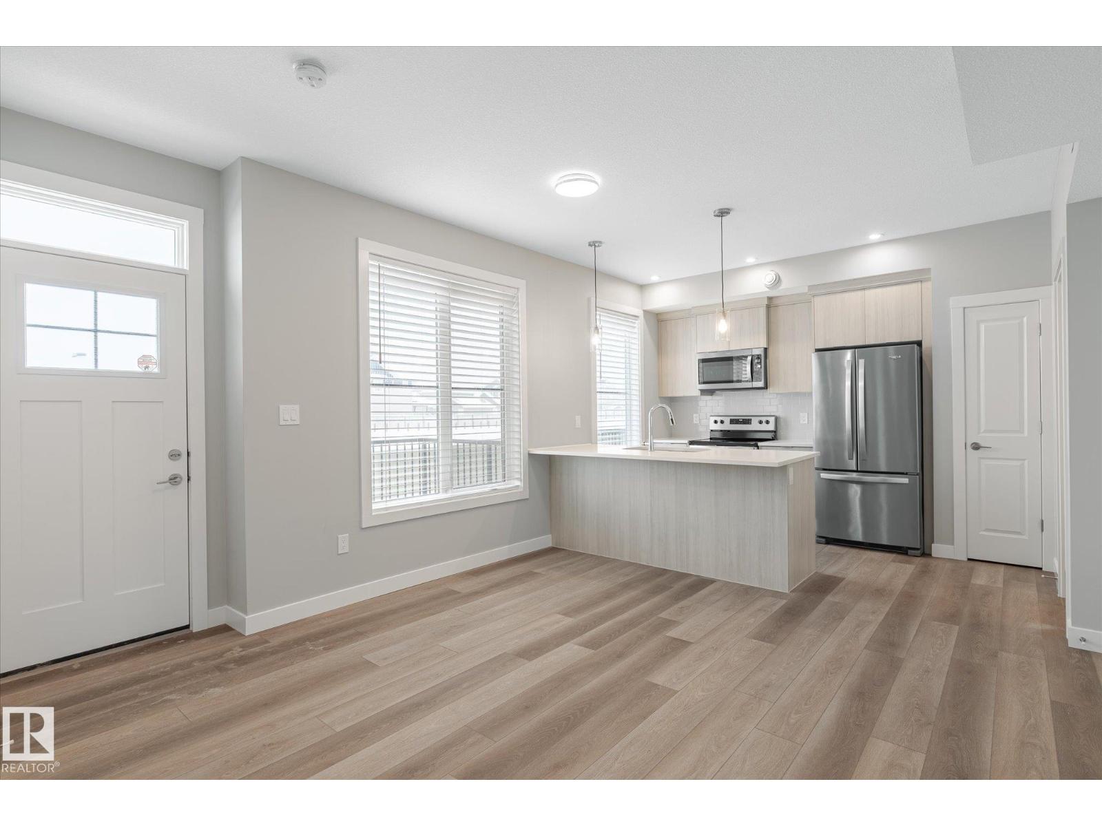#42 6905 25 AV SW - 6