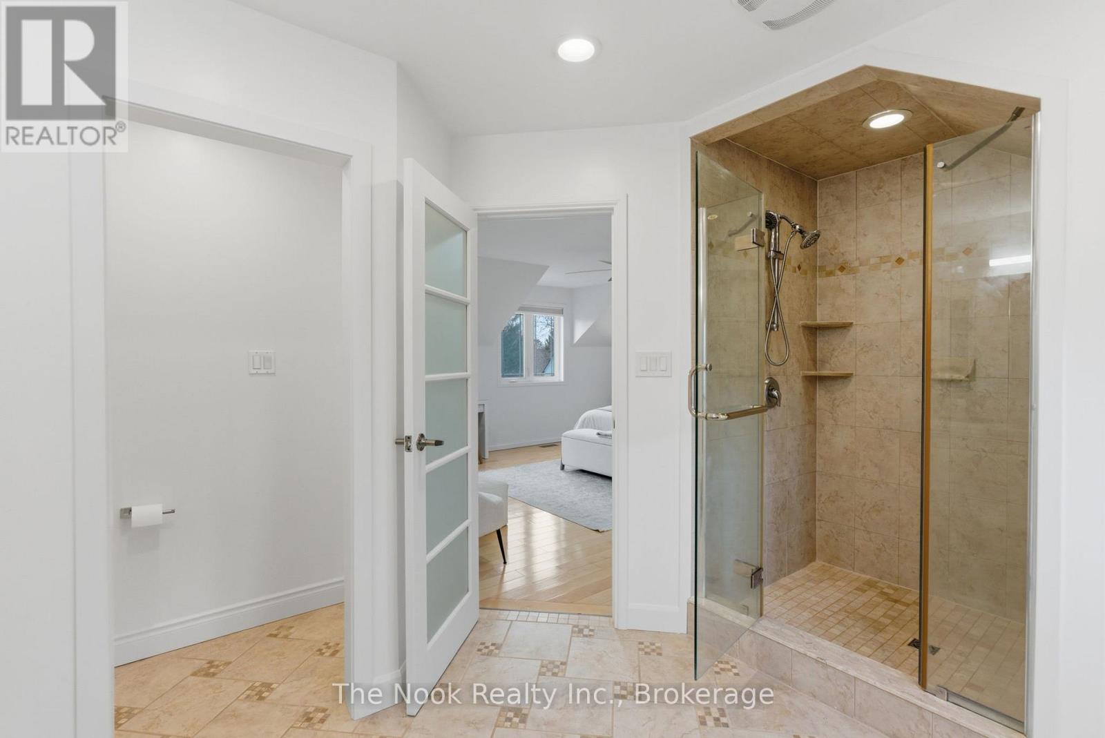 15 HILLSIDE DRIVE - 33