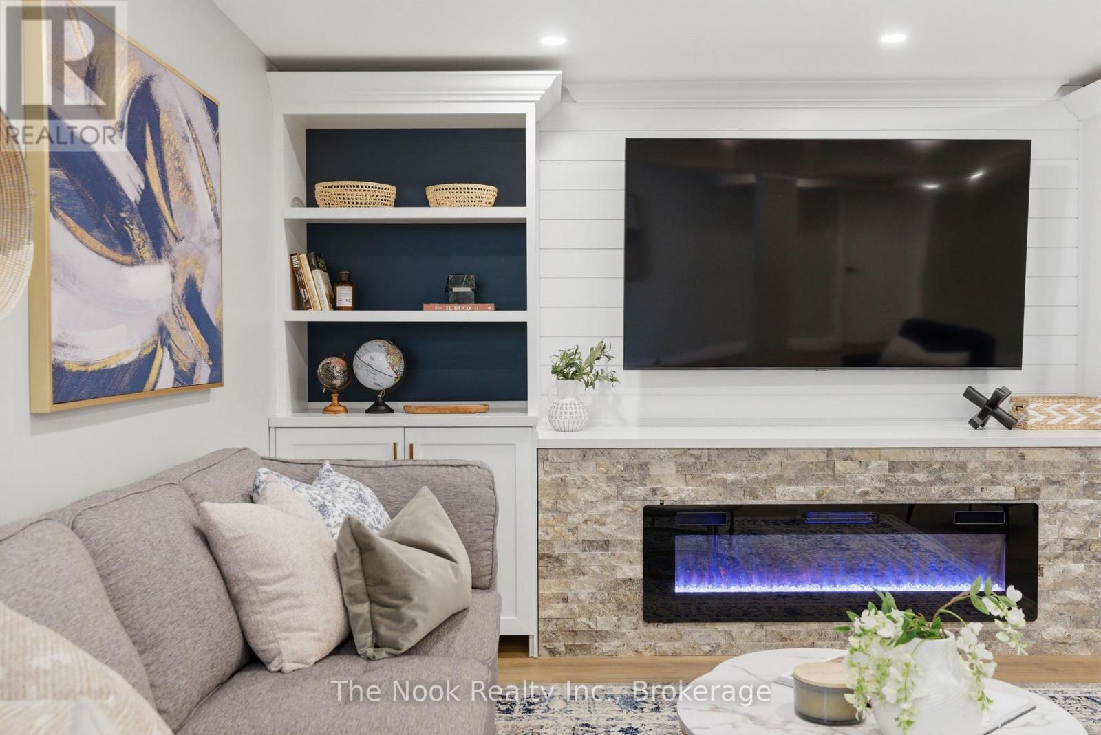 15 HILLSIDE DRIVE - 43