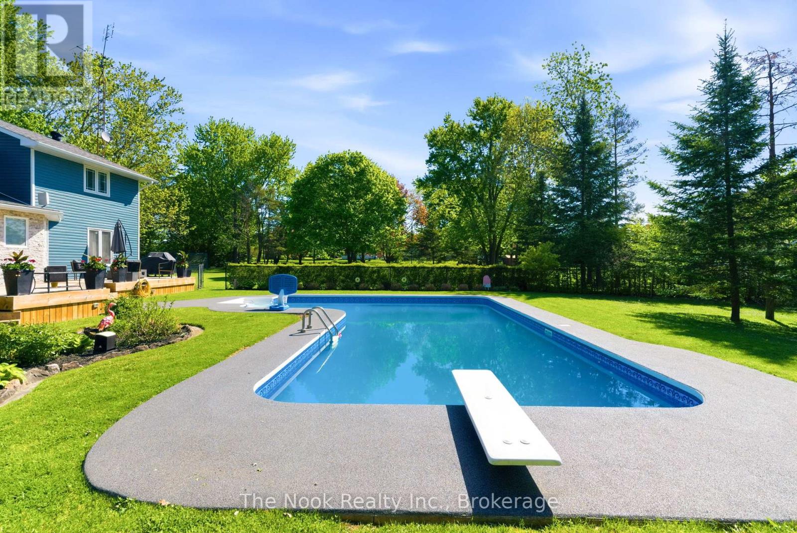 15 HILLSIDE DRIVE - 44