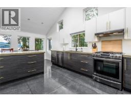 111 Horbury Rd, Cumberland, BC V0R1S0 Photo 16