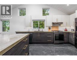 111 Horbury Rd, Cumberland, BC V0R1S0 Photo 18
