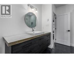 111 Horbury Rd, Cumberland, BC V0R1S0 Photo 23